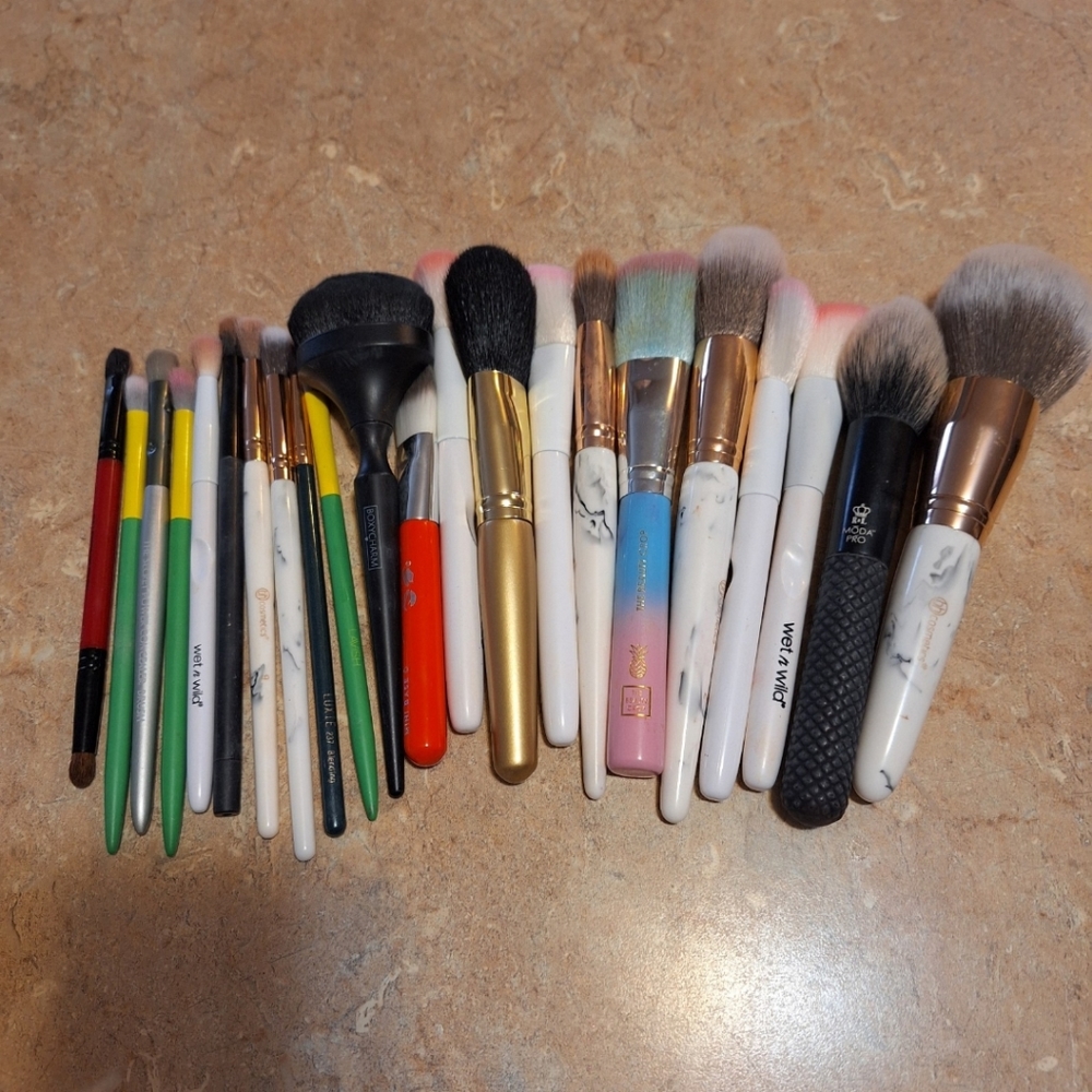 Makeup brush bundle